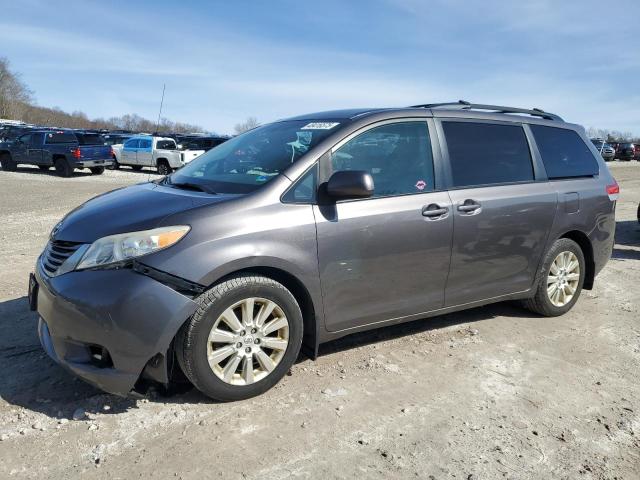 TOYOTA SIENNA LE