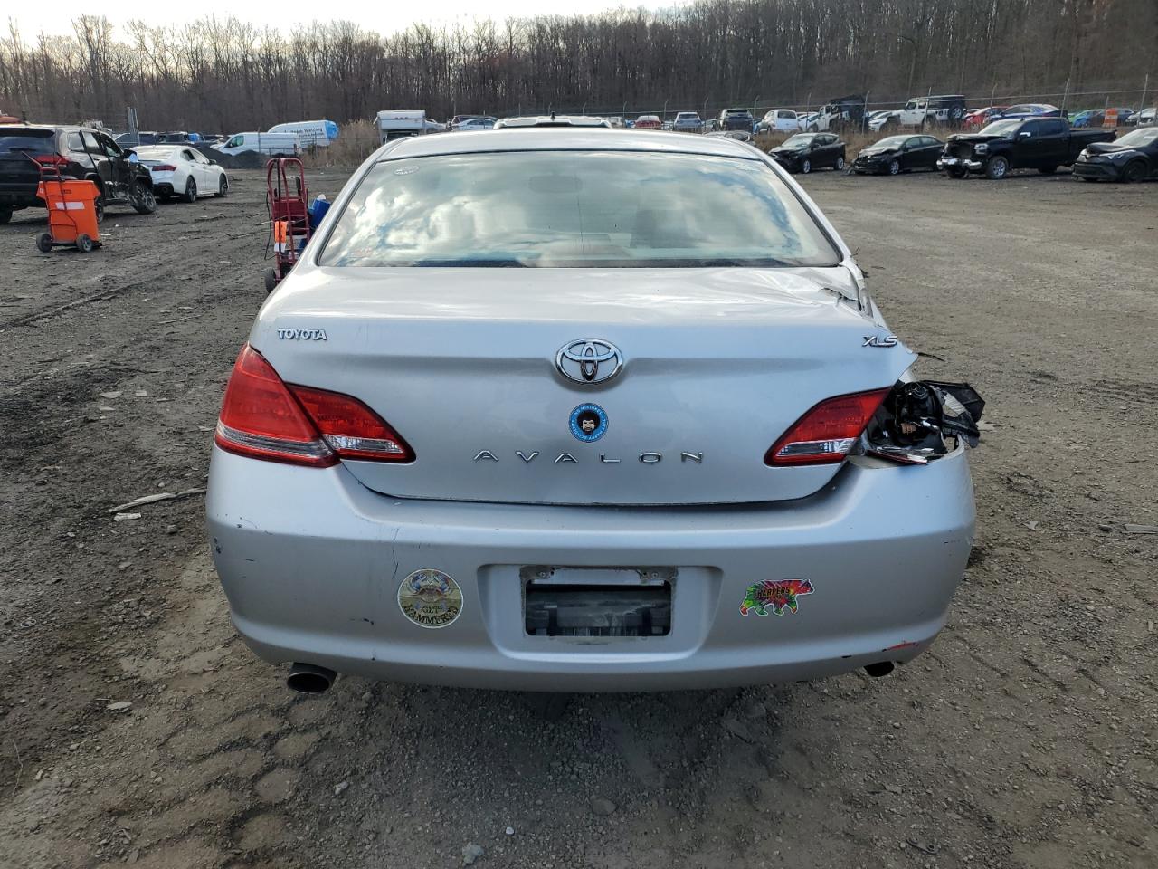 Lot #3222643822 2005 TOYOTA AVALON XL