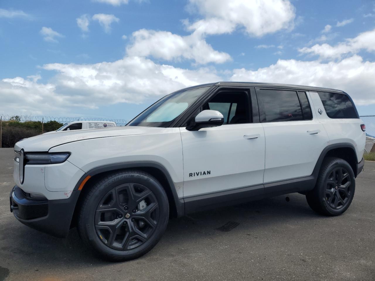 RIVIAN R1S ADVENTURE
