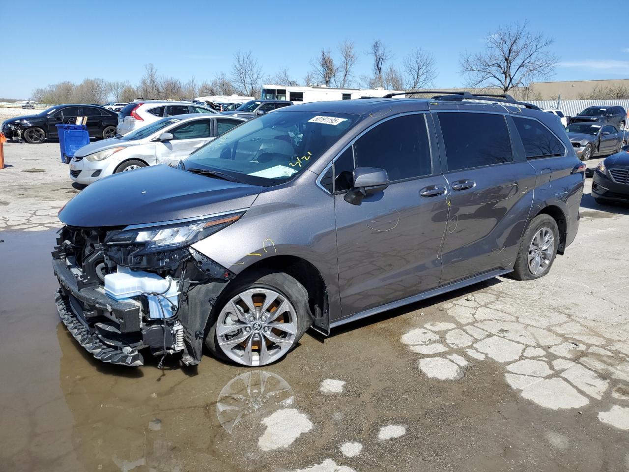  Salvage Toyota Sienna