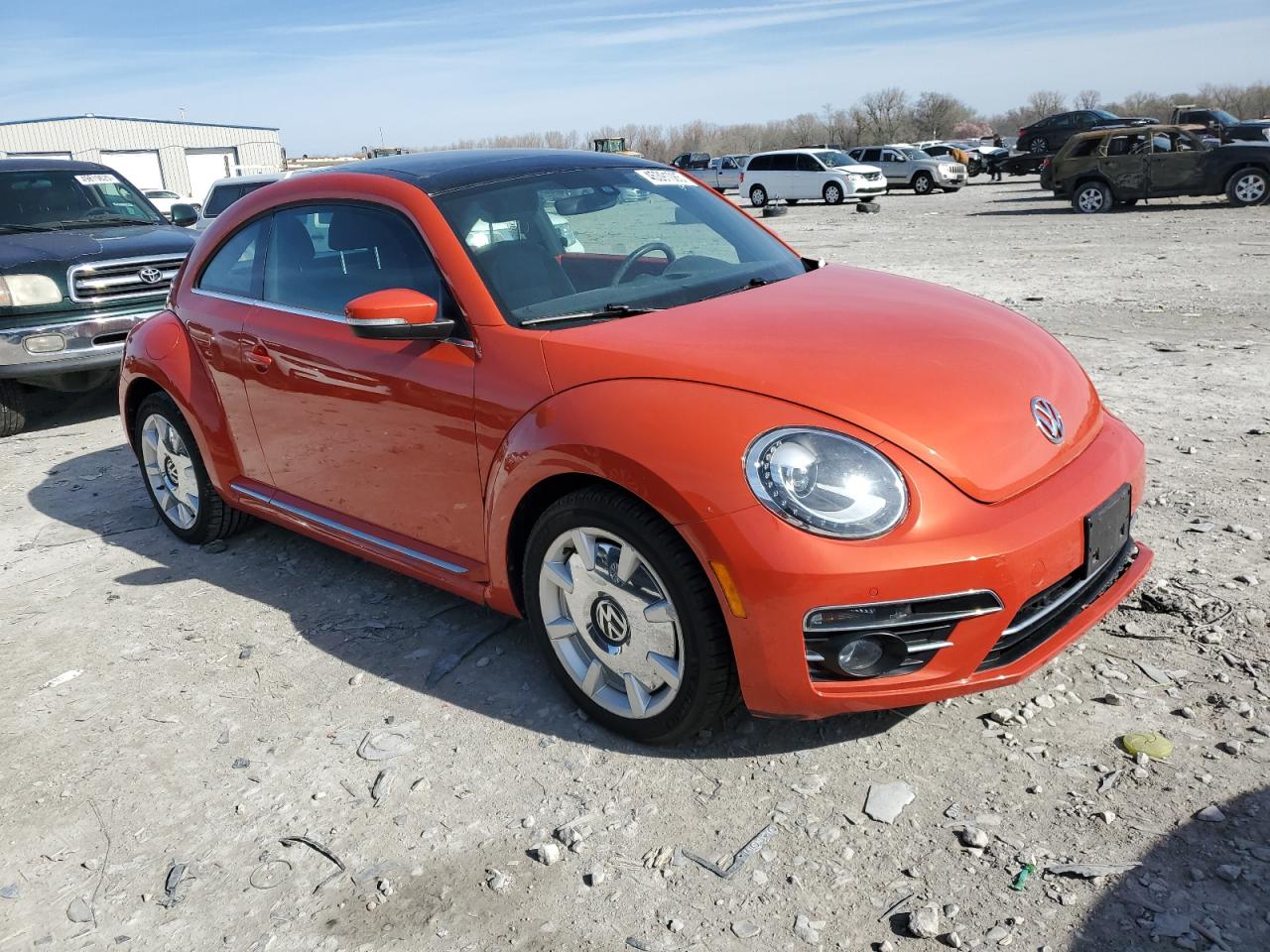 VOLKSWAGEN BEETLE SE