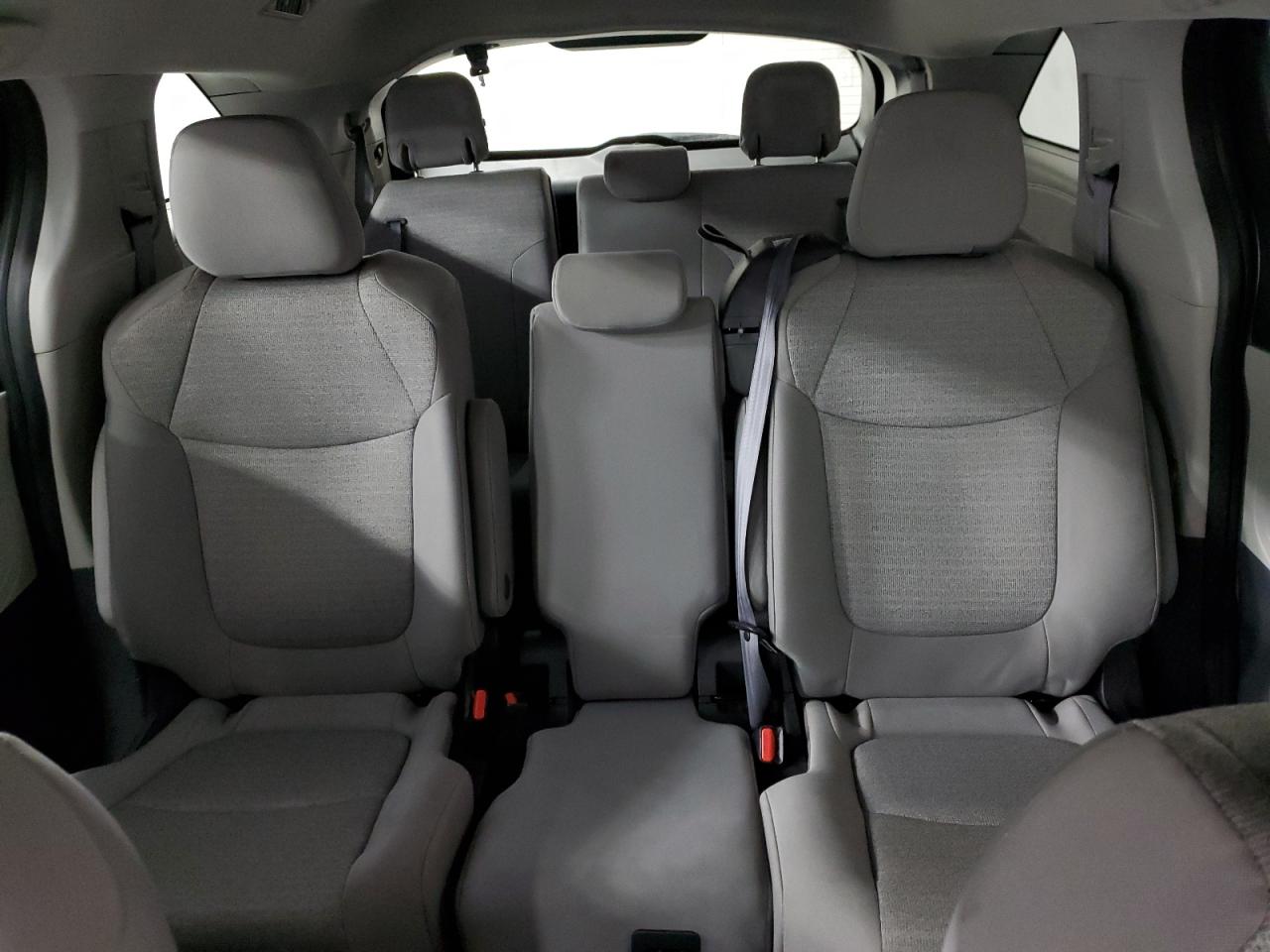 Lot #3117371643 2022 TOYOTA SIENNA LE