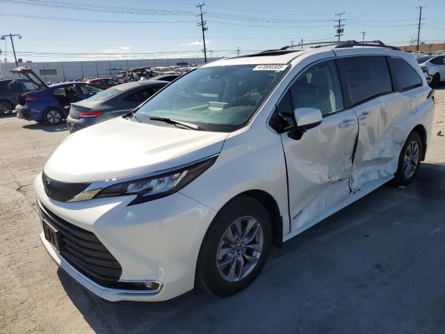 TOYOTA SIENNA XLE