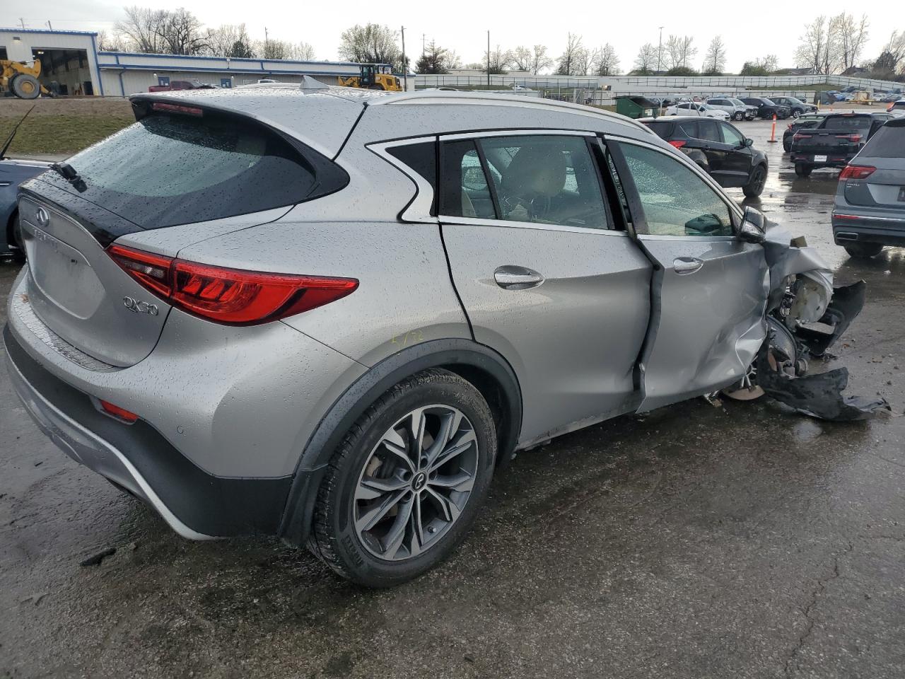 INFINITI QX30 PURE
