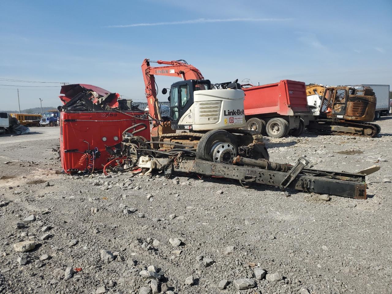 Lot #3125960951 2018 INTERNATIONAL LT625