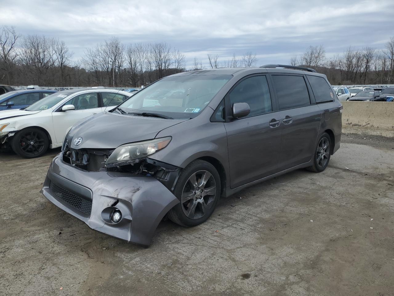 TOYOTA SIENNA SPORT
