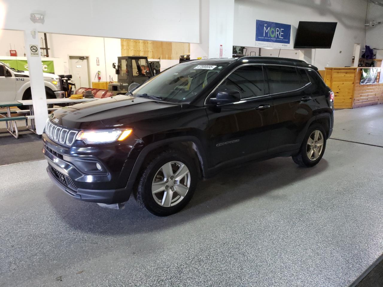  Salvage Jeep Compass