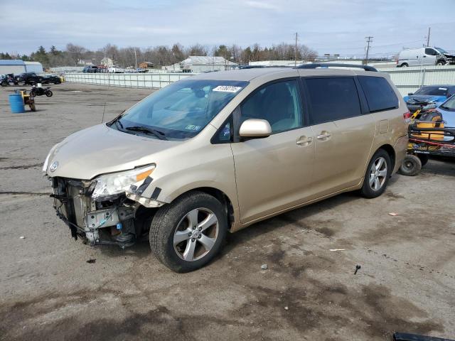 TOYOTA SIENNA LE