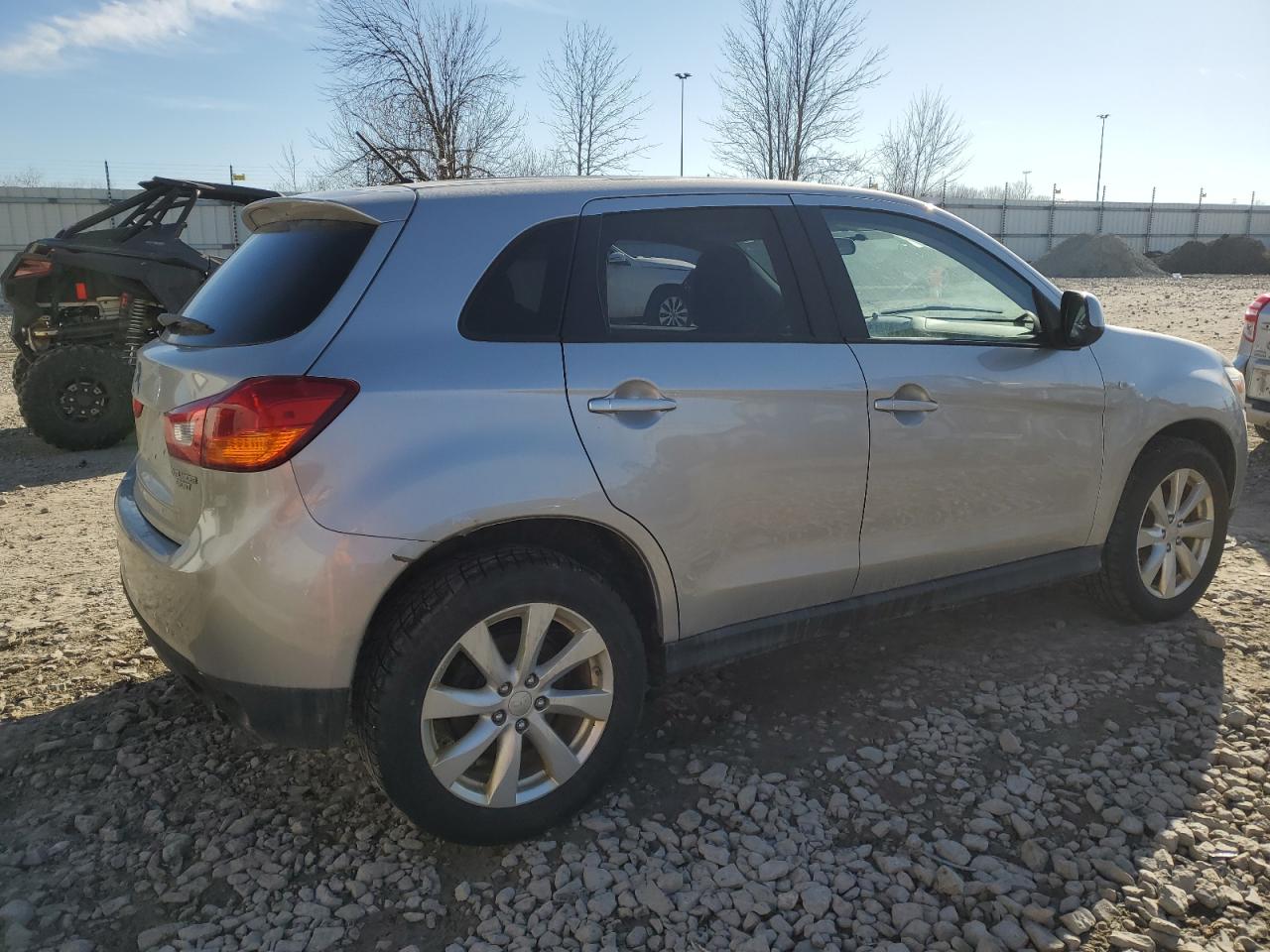 MITSUBISHI OUTLANDER ES