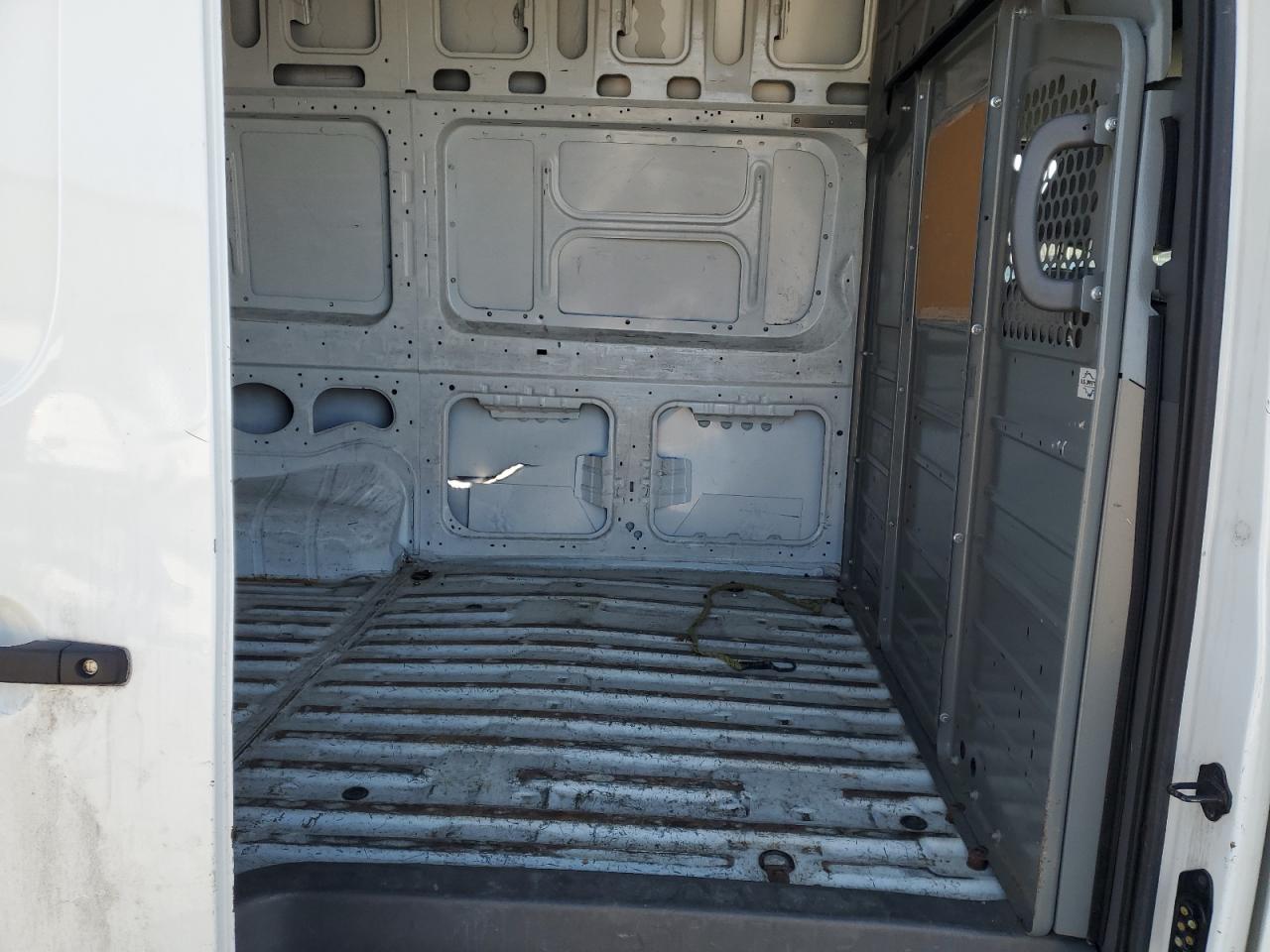 NISSAN NV2500 2500 S