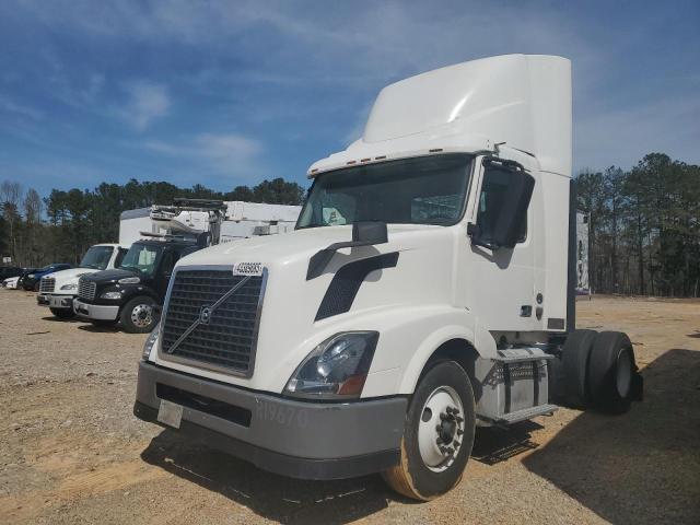 VOLVO VN VNL 2017 white tractor diesel 4V4N39TG6HN988026 photo #3