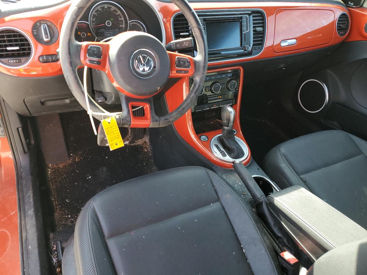 VOLKSWAGEN BEETLE SE