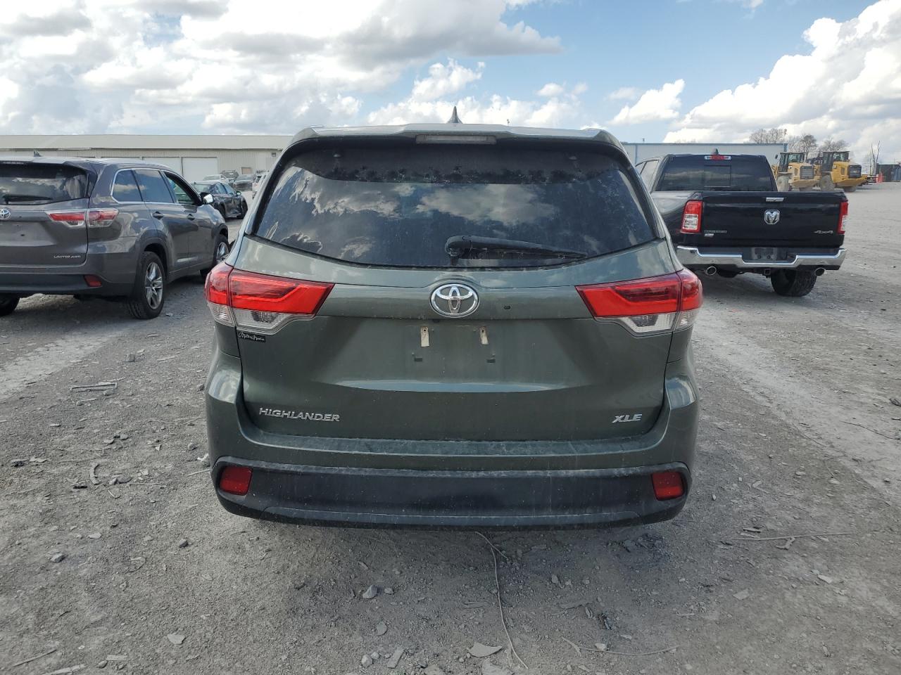 TOYOTA HIGHLANDER SE