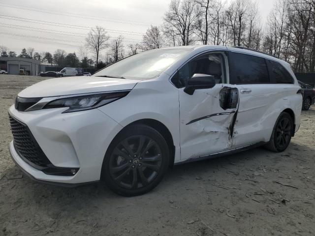 TOYOTA SIENNA XSE