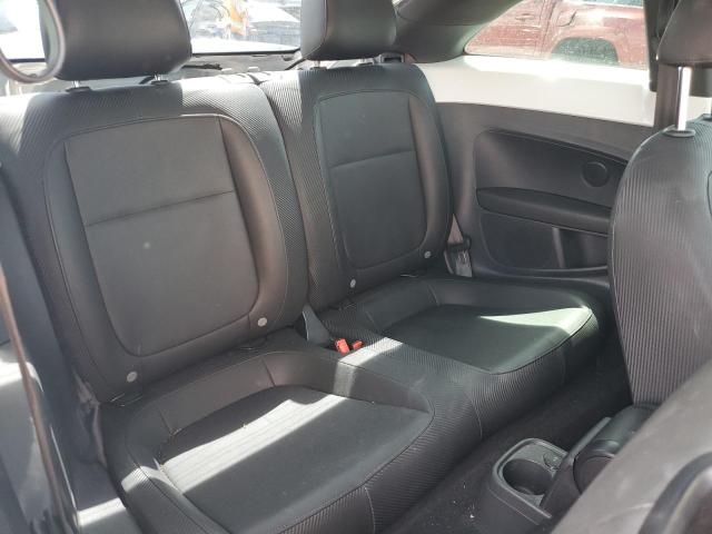 2018 VOLKSWAGEN BEETLE SE 3VWJD7AT9JM701884