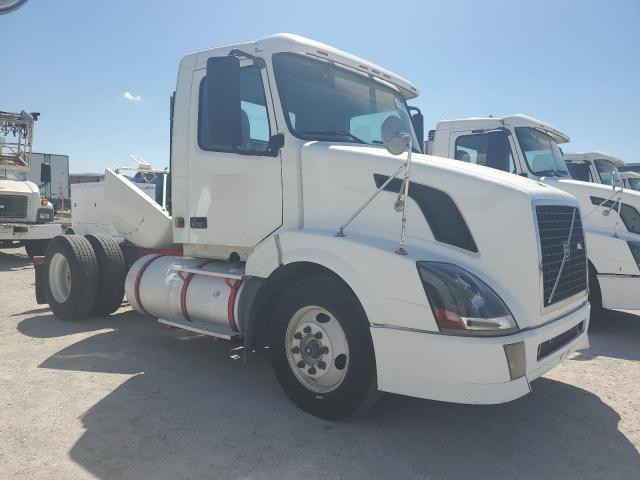 VOLVO VN VNL 2006 white tractor diesel 4V4N19TG66N435699 photo #1