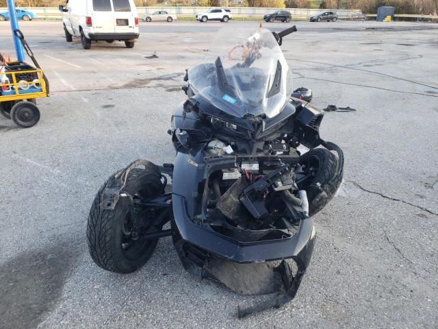 CAN-AM SPYDER ROA 2017 2BXRDDD2XHV002460 photo #3