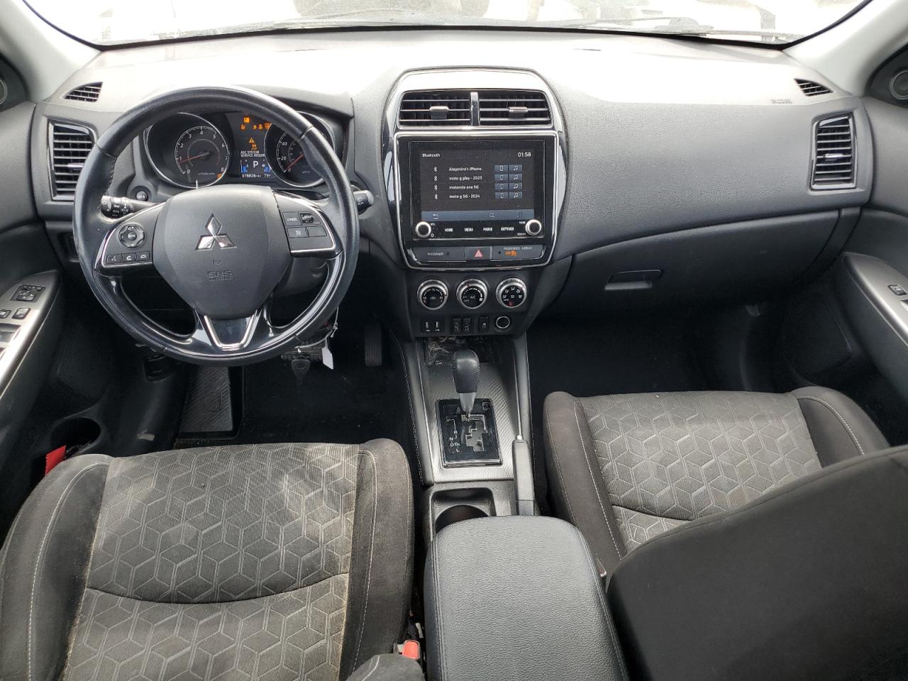 MITSUBISHI OUTLANDER SE