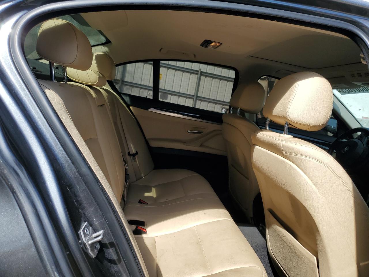 BMW 528 i 2016 фото - 10 BMW 528 i 2016