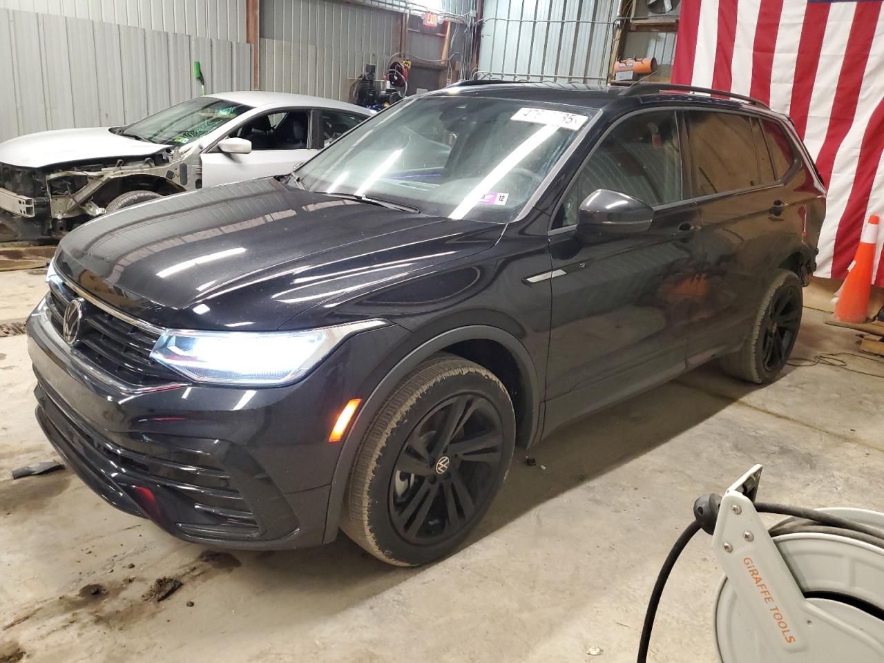 VOLKSWAGEN TIGUAN SE R-LINE BLACK