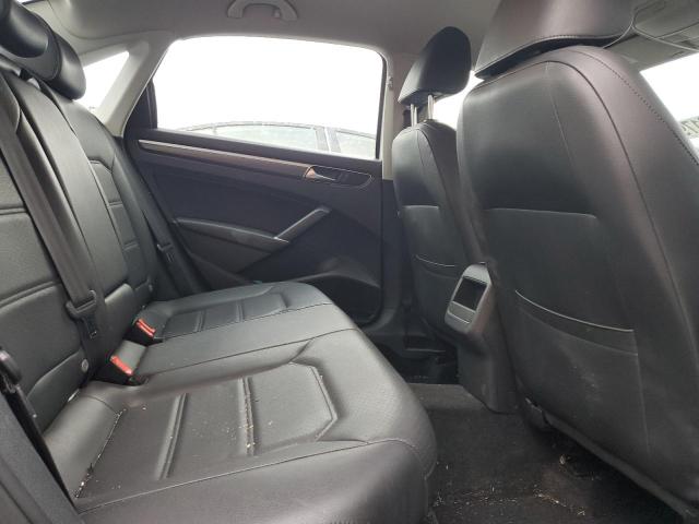 2017 VOLKSWAGEN PASSAT R-L - 1VWDT7A37HC082147