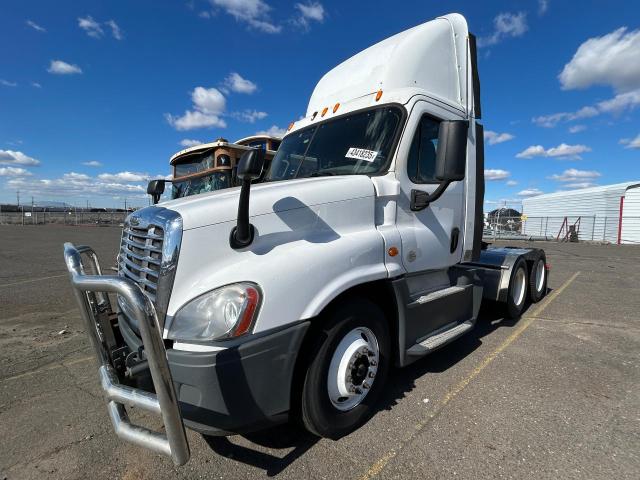 FREIGHTLINER CASCADIA 1 2015 white tractor diesel 1FUJGEDV0FLGJ9753 photo #3