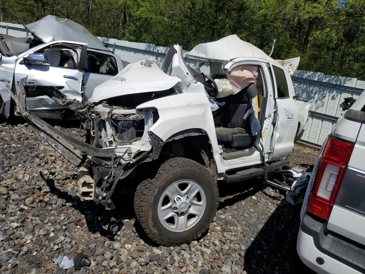TOYOTA TUNDRA DOUBLE CAB SR