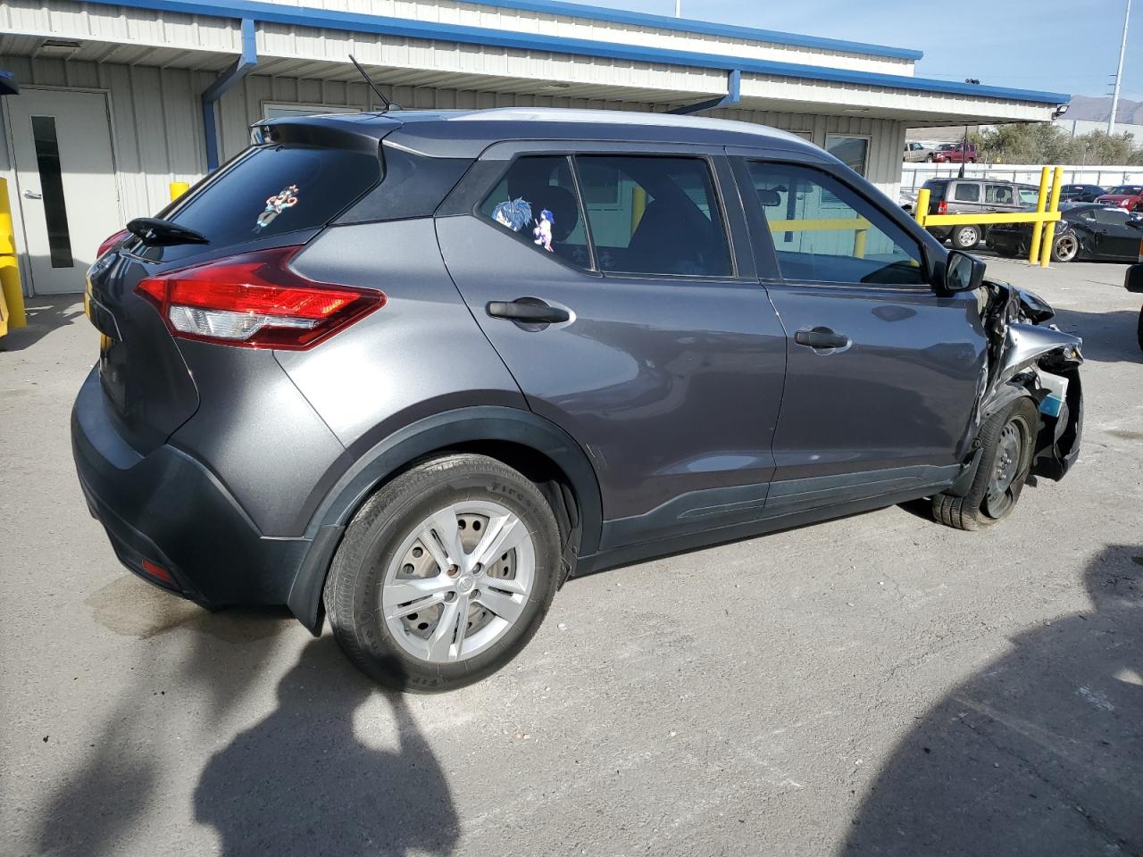 NISSAN KICKS S