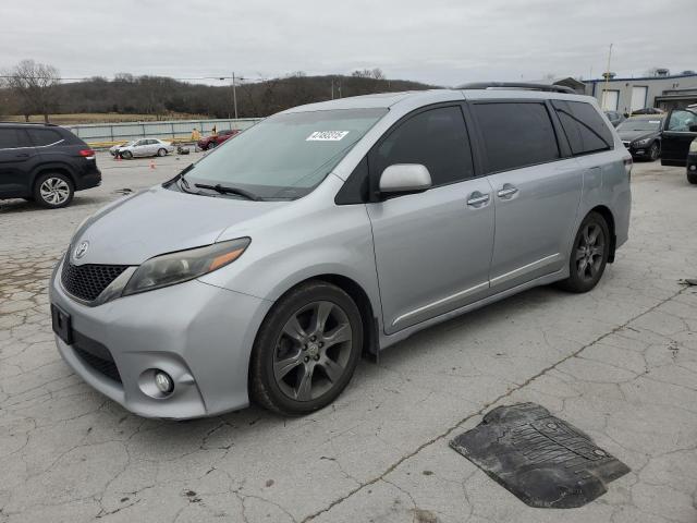 TOYOTA SIENNA SE