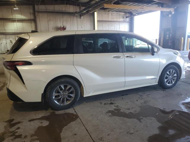 2021 TOYOTA SIENNA XLE - 5TDYRKEC1MS031672