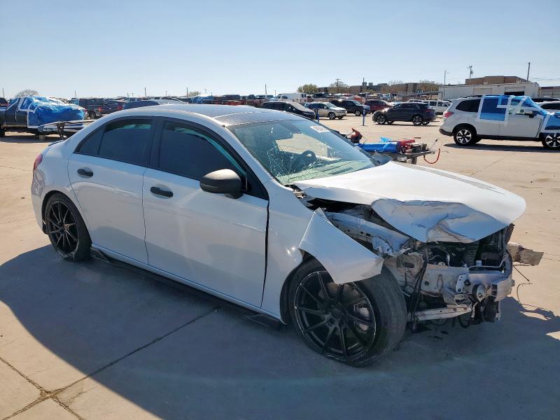 Vin: wdd3g4eb3kw035924, lot: 49884355, mercedes-benz a-class 220 20194