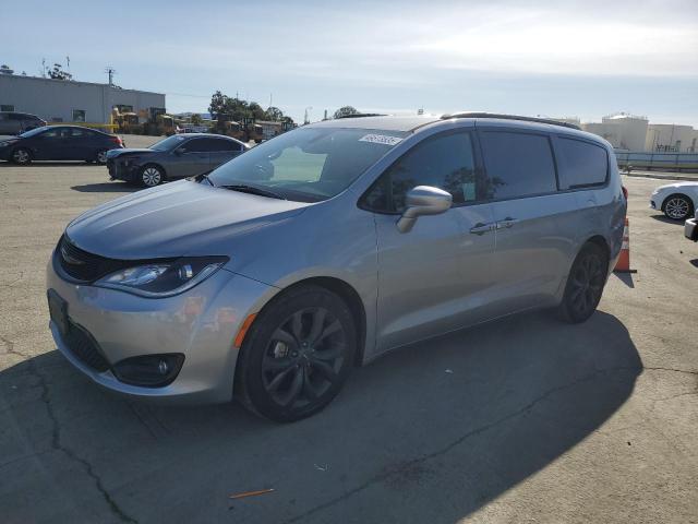 Vin: 2c4rc1eg7jr198268, lot: 49513535, chrysler pacifica touring l plus 2018 img_1