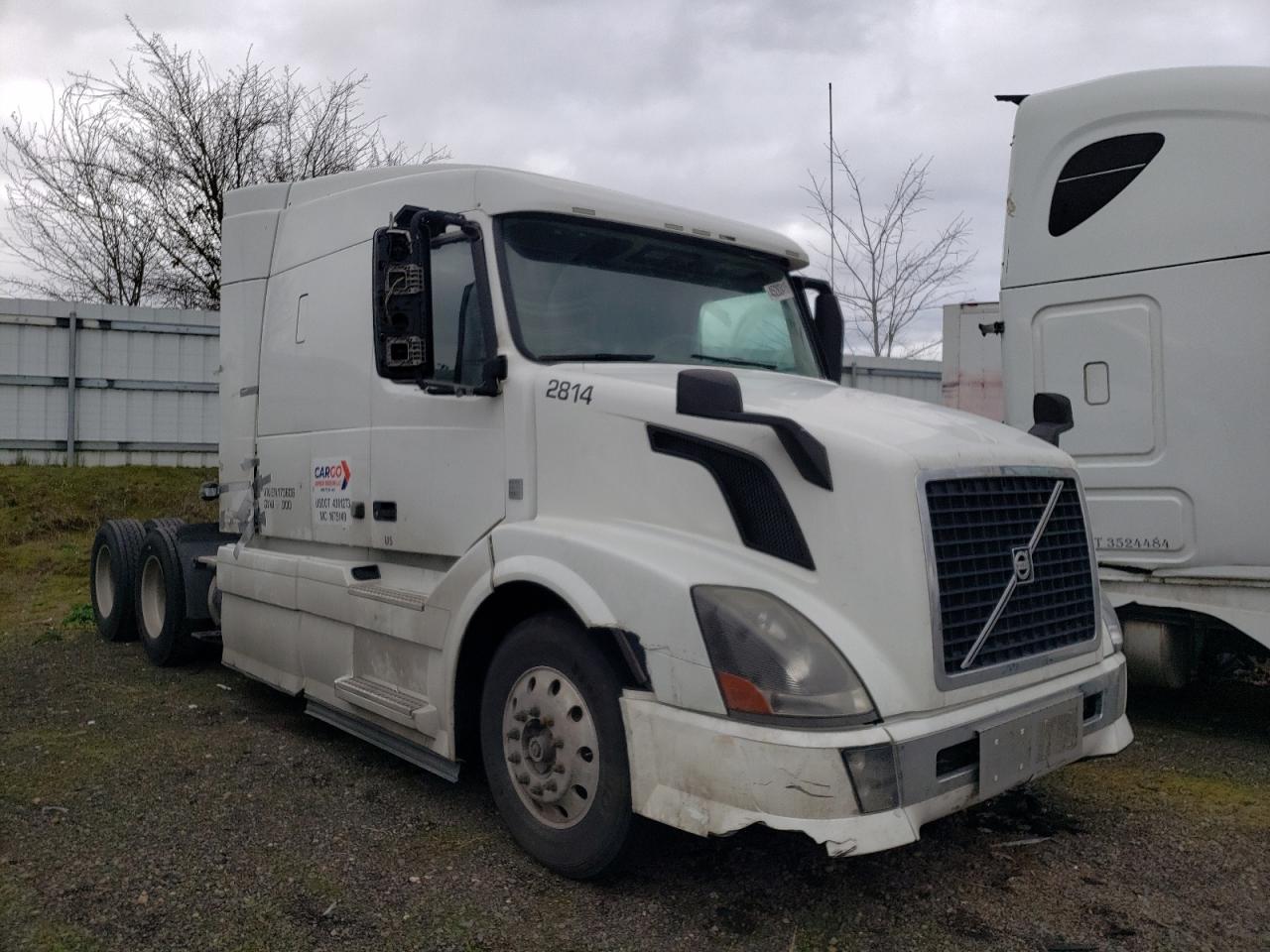 Lot #3267073702 2014 VOLVO VN VNL