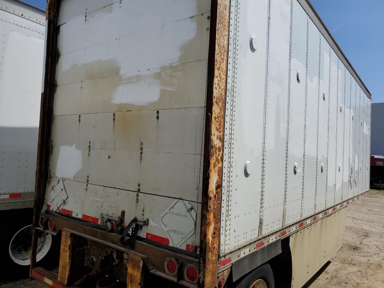 Lot #3118091405 2006 WABASH TRAILER
