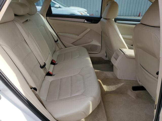 2015 VOLKSWAGEN PASSAT S - 1VWAS7A30FC114035
