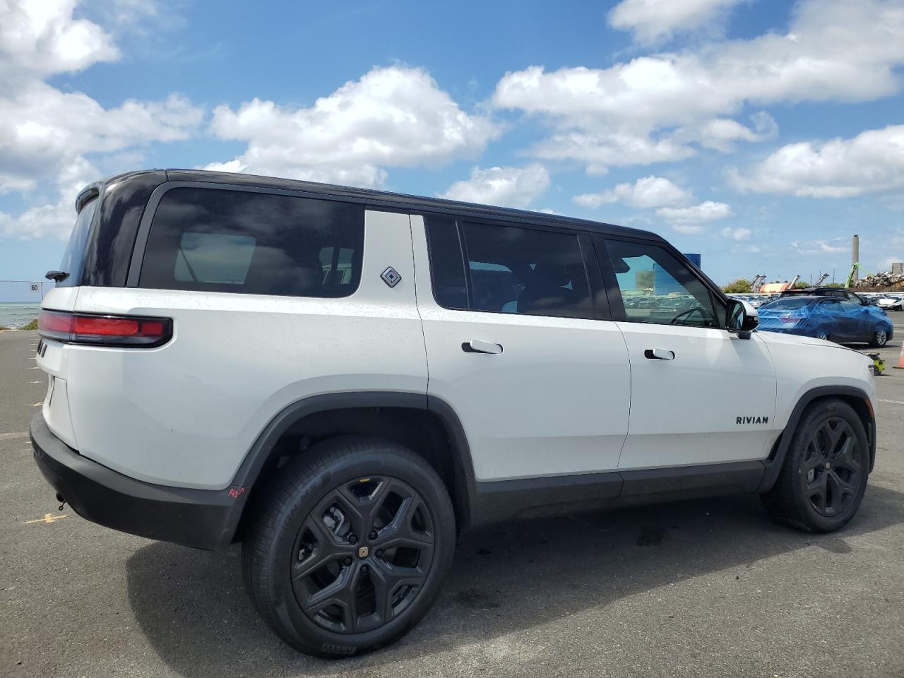 RIVIAN R1S ADVENTURE