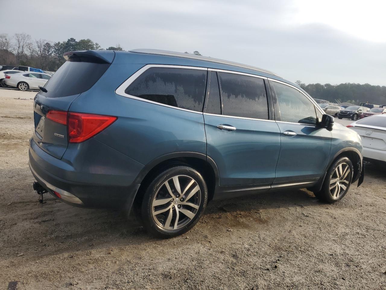 Lot #3301826399 2018 HONDA PILOT TOUR