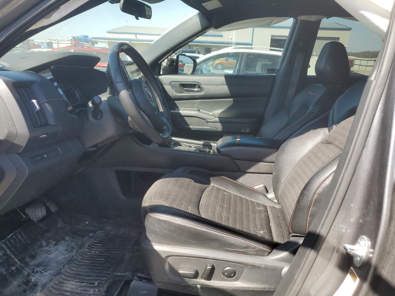 NISSAN PATHFINDER SV