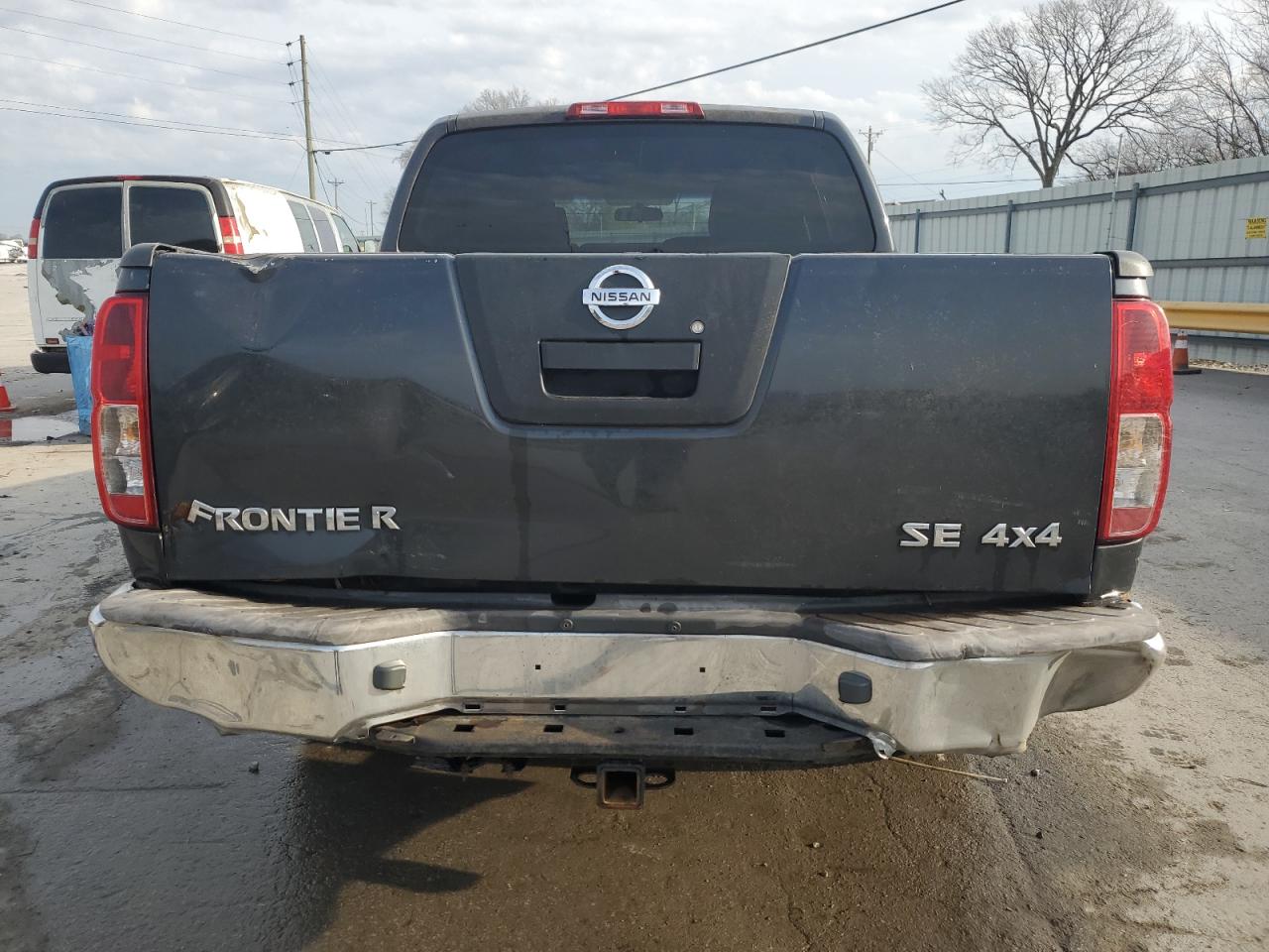 NISSAN FRONTIER CREW CAB SE