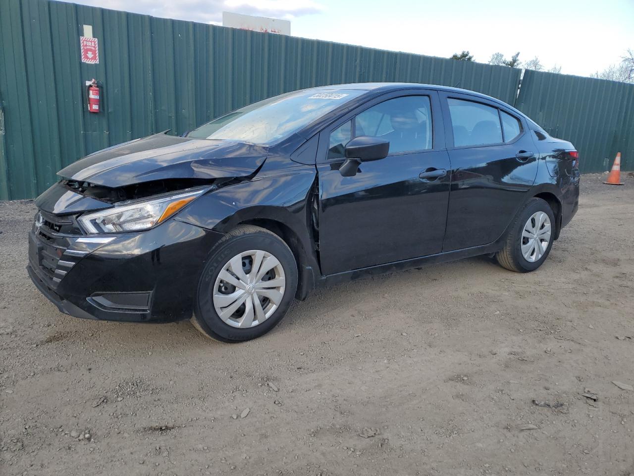 NISSAN VERSA S