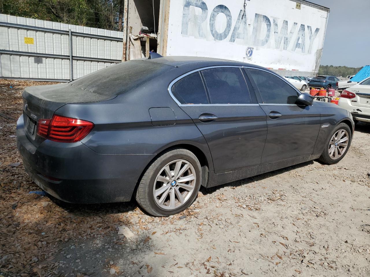 BMW 528 i 2016 фото - 3 BMW 528 i 2016