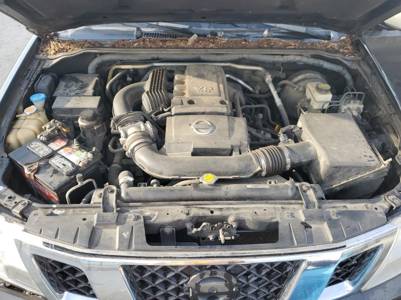 NISSAN FRONTIER CREW CAB SE