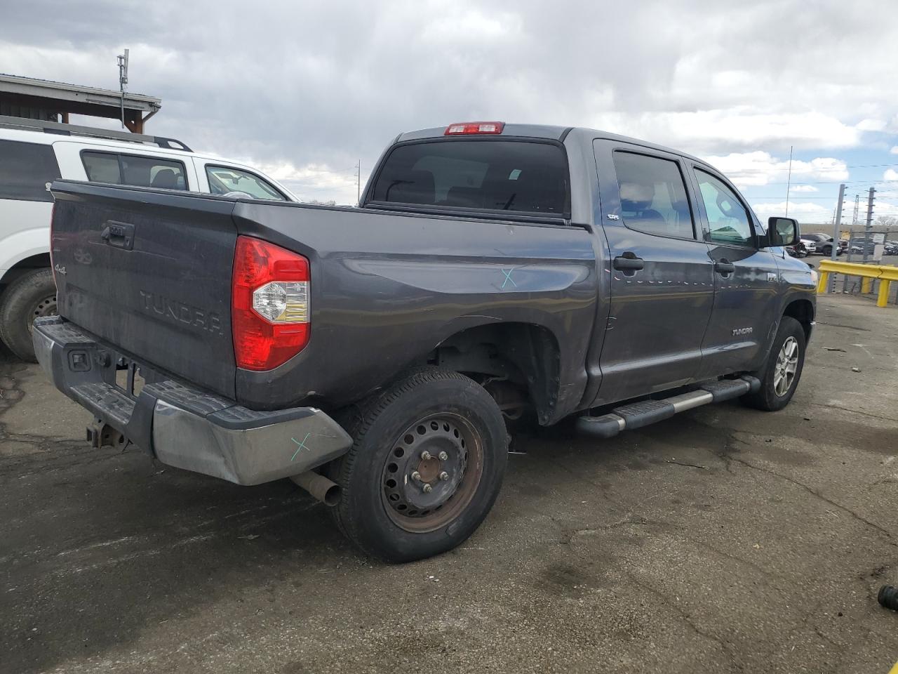 TOYOTA TUNDRA CREWMAX SR5