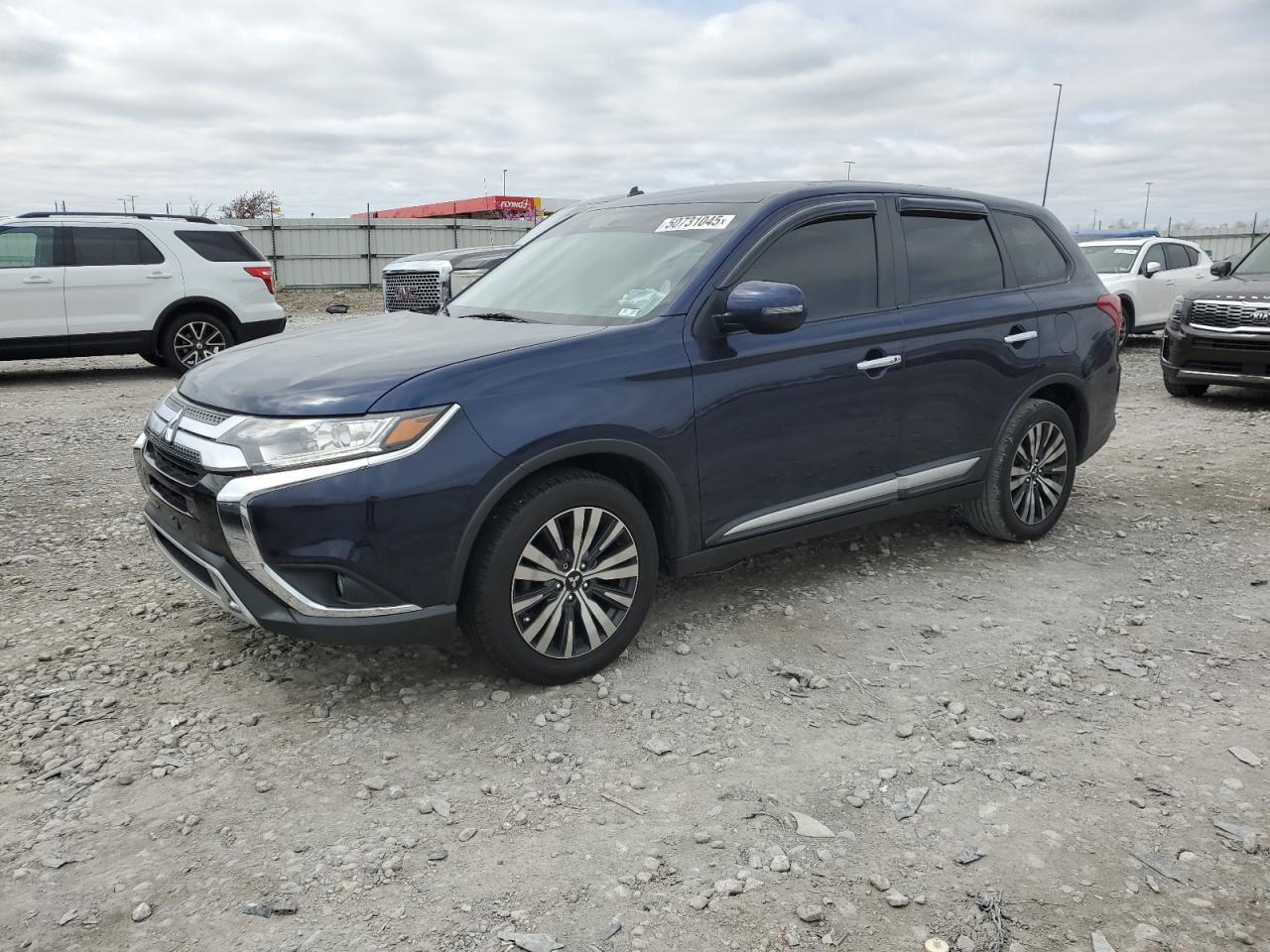 MITSUBISHI OUTLANDER SE