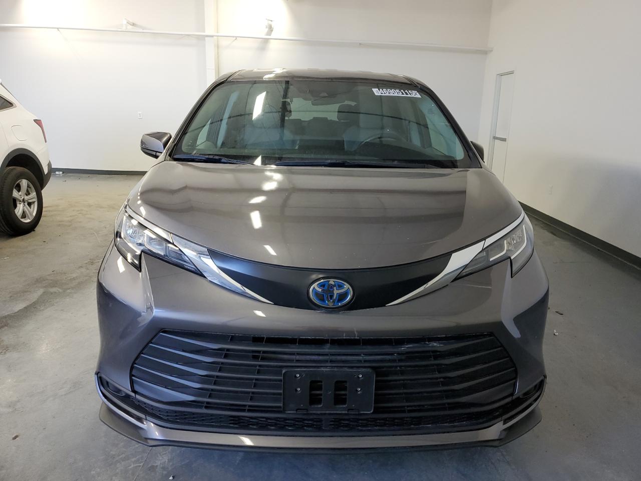 Lot #3117371643 2022 TOYOTA SIENNA LE