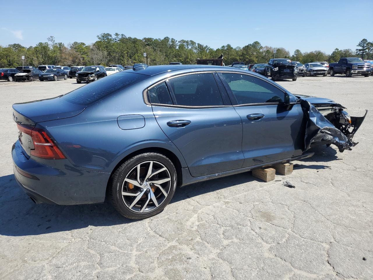 VOLVO S60 T5 MOMENTUM