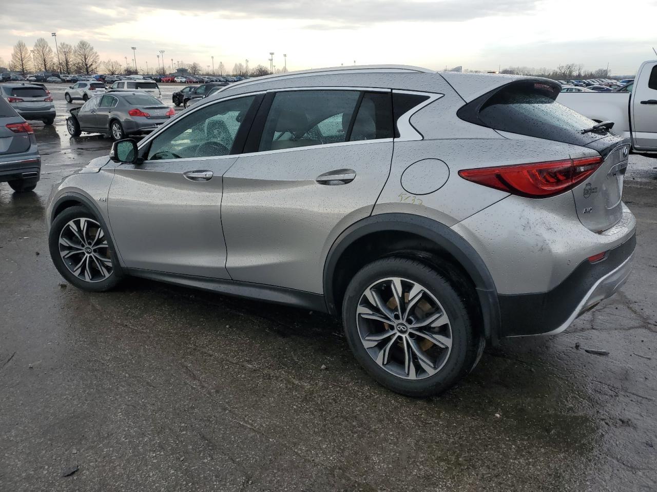 INFINITI QX30 PURE