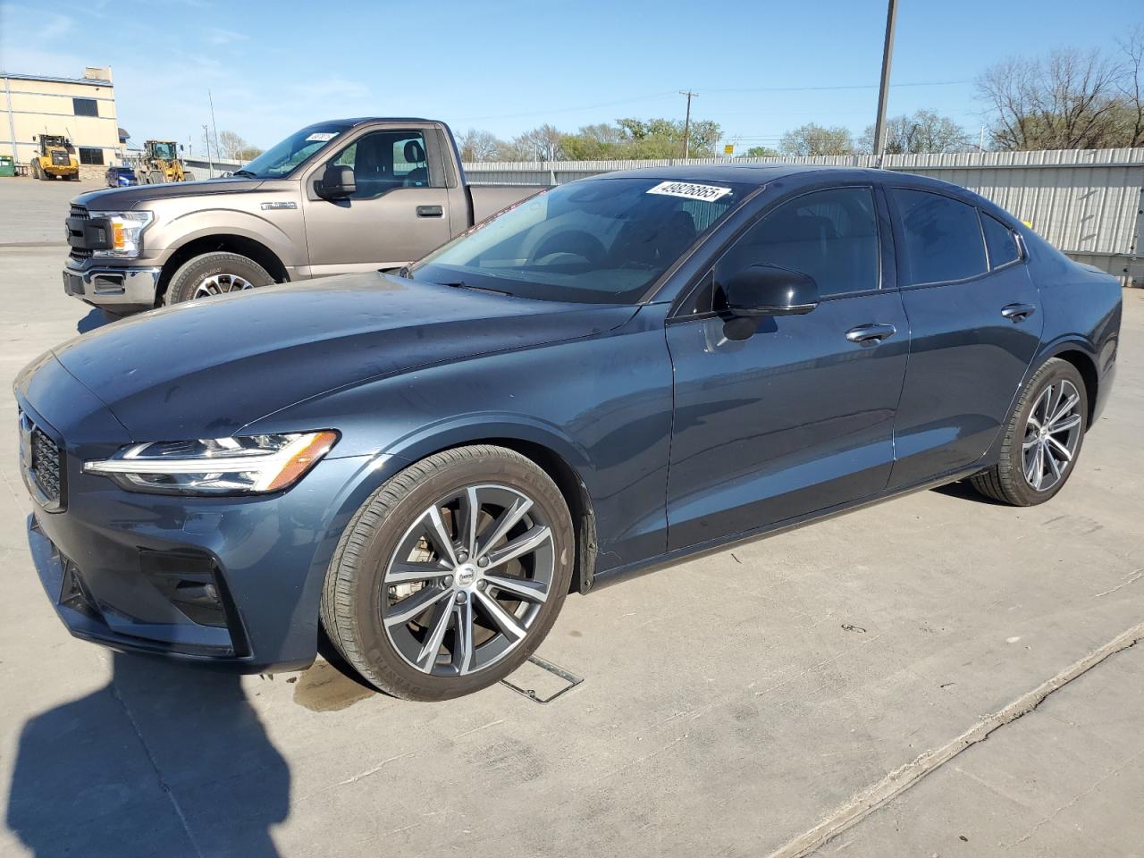 VOLVO S60 B5 MOMENTUM