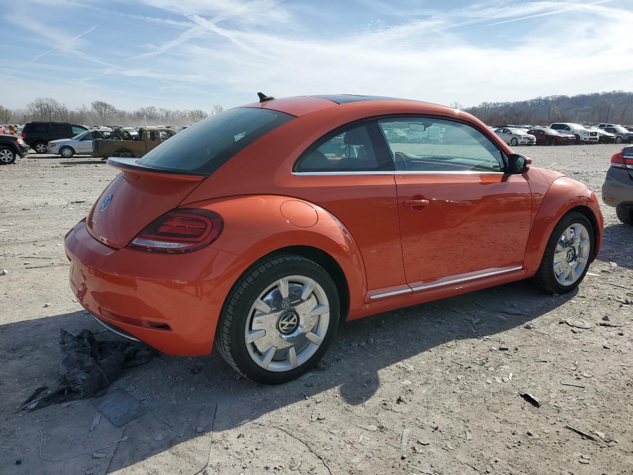 VOLKSWAGEN BEETLE SE