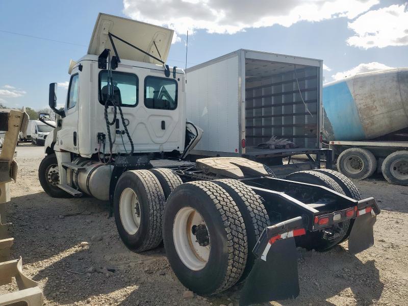FREIGHTLINER CASCADIA 1 2019 white  diesel 3AKJHLDV0KSKE0860 photo #4